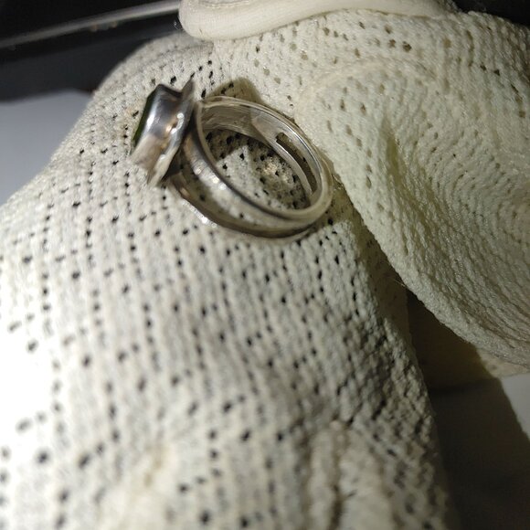 Sterling Silver Green Gemstone Ring Size 8.5 Intricate Band Design - Picture 8 of 12